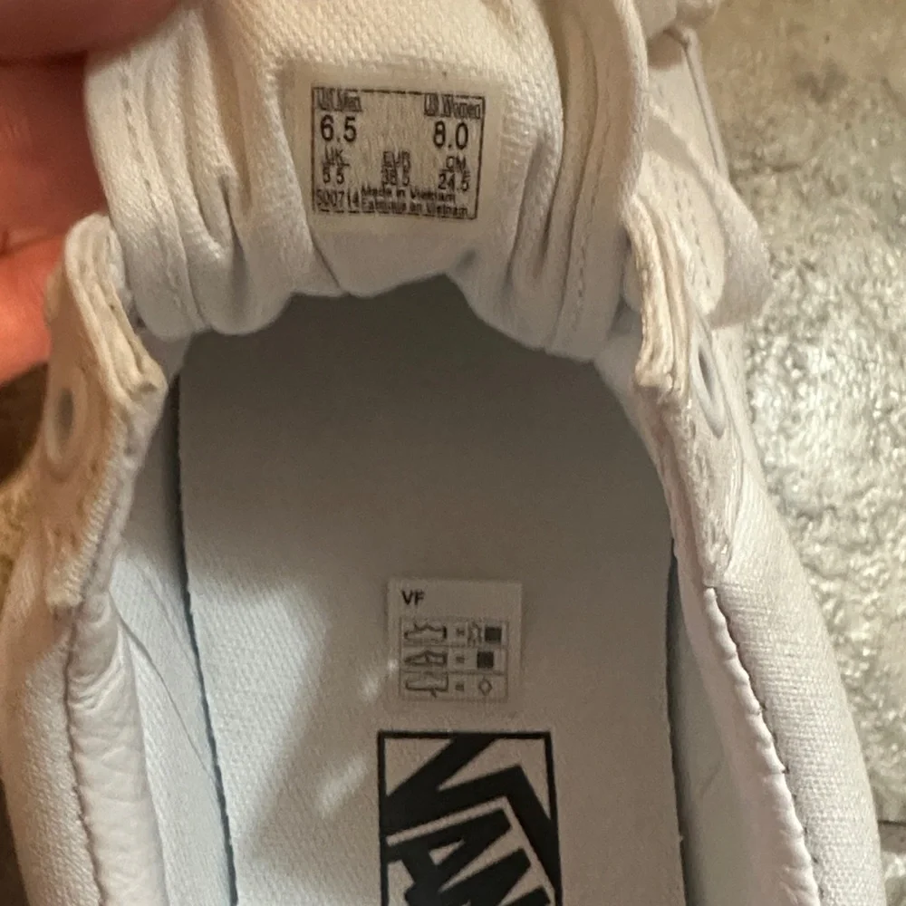 Vans - Picture 5 of 5